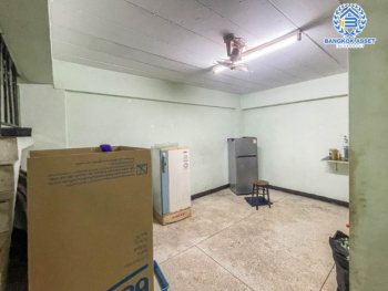 *****อาคารพาณิชย์มือสองย่านกรุงเทพฯ อาคารพาณิชย์ ประชาอุทิศ81 เนื้อที่กว้างขวางเกือบ 23 ตร.ว. มาพร้อมฟังก์ชัน 6 ห้องนอน 5 ห้องน้ำ ที่จอดรถ 1 คัน แถมฟรี! เครื่องปรับอากาศ 2 เครื่อง พื้นที่ใช้สอยเยอะ ตั้งอยู่บนทำเลเดินทางสะดวก เชื่อมต่อถนนประชาอุทิศ, ถนนสุขสวัสดิ์, ถนนราษฎบูรณะ